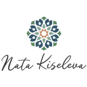 Товарный знак №813560, принадлежит ИП Киселева Наталья Антоновна, ОГРНИП 318385000096595, ИНН 381114795055